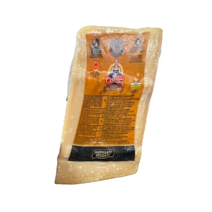 Castelli Parmigiano Reggiano aged 30 months, approximately 1 kg.
